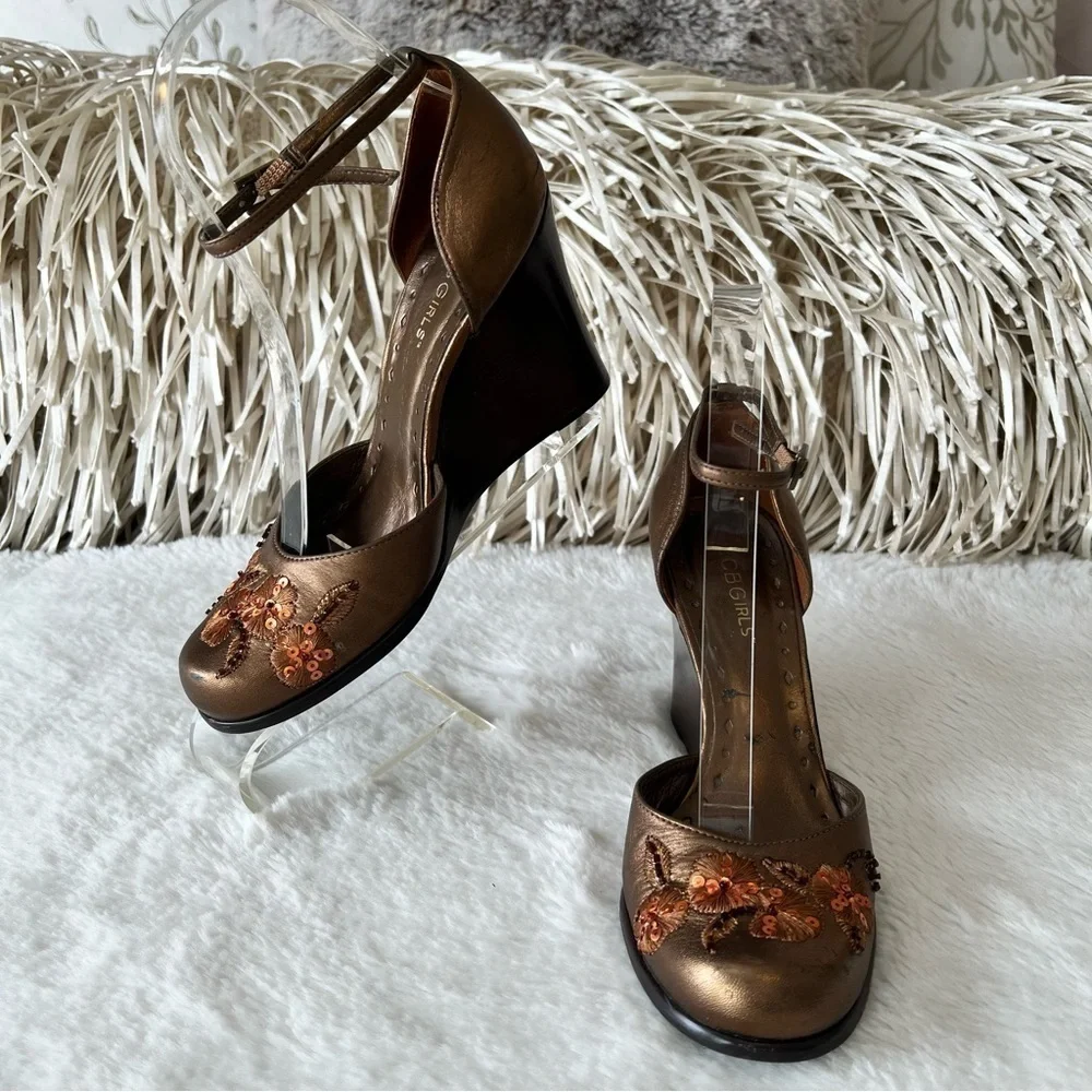 BGBGIRLS 5.5 6 Closed Toes High Heel Wedge Gold Brown Floral Orange Sequins